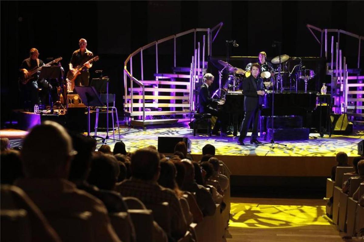 Raphael sigue siendo aquel