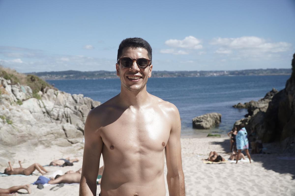 Daniel Santaya, usuario de la playa de Adormideras