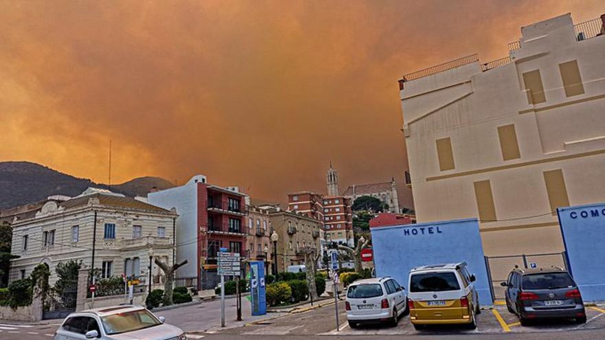 El foc de Cervera ha arribat a Portbou i ja ha cremat cremat 700 hectàrees