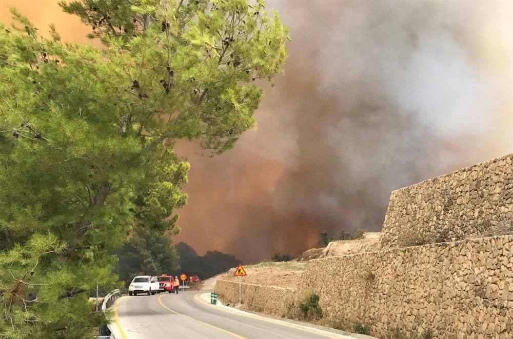 Incendio forestal en Castell de Guadalest