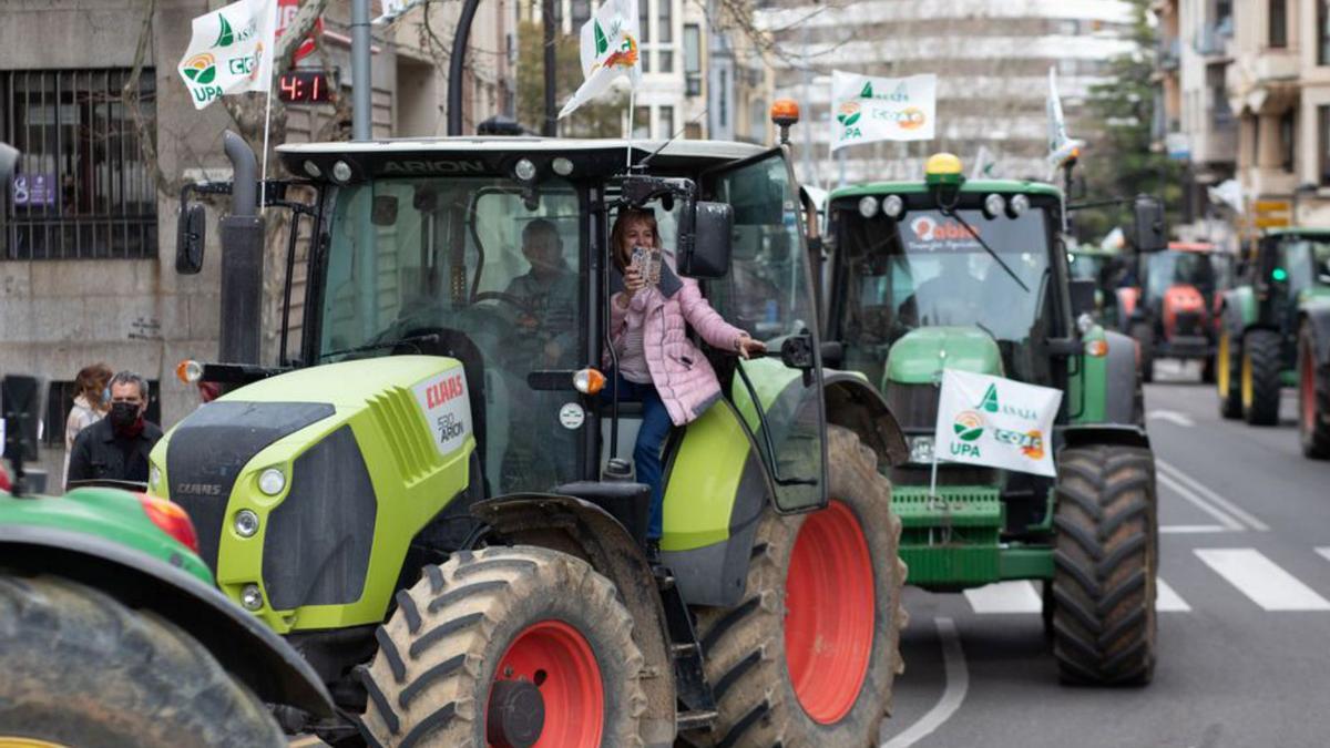 Llegada de los tractores a la Plaza de Alemania. | Emilio Fraile