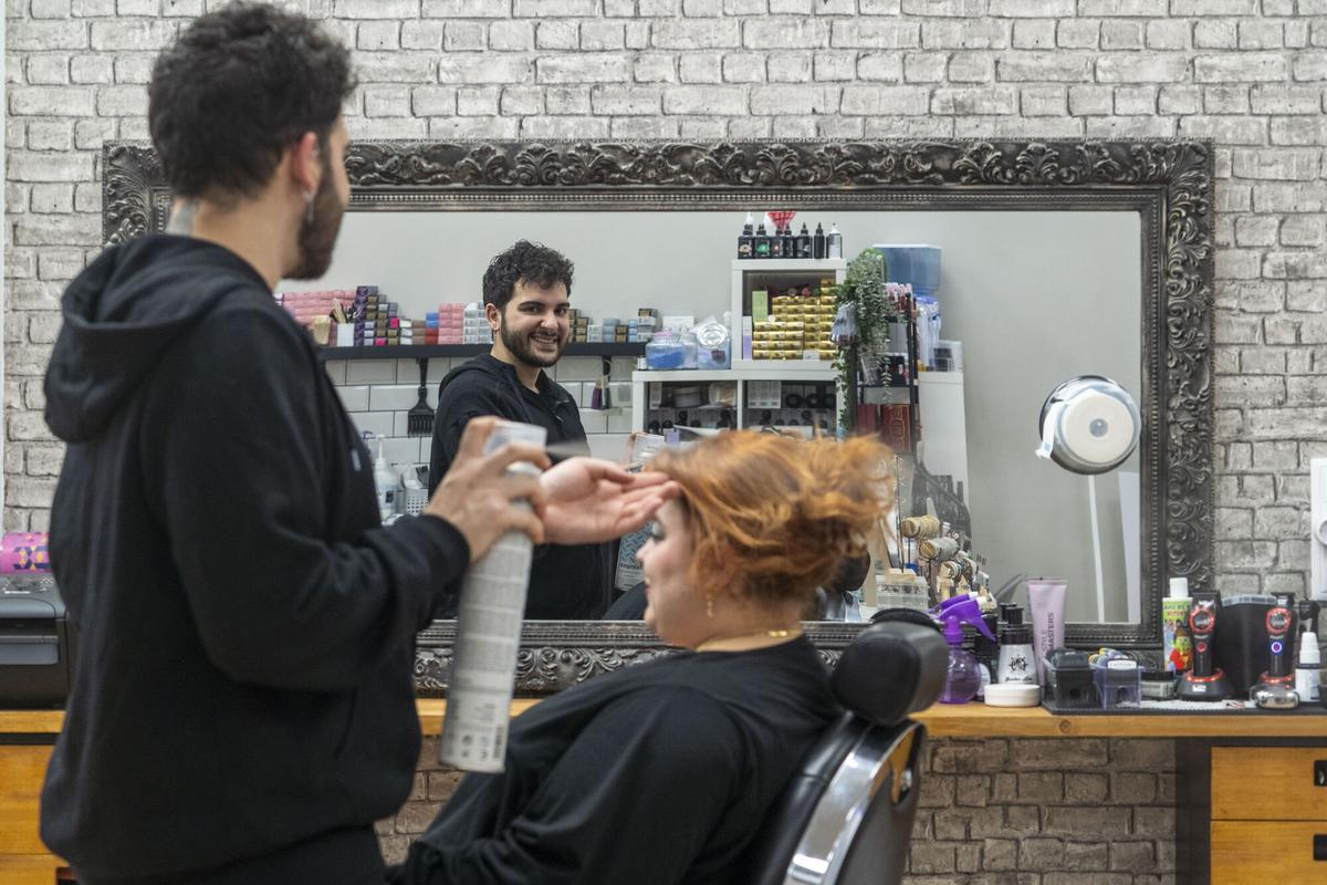 MANRESA . ENTREVISTA CONTRAPORTADA A JOSEP REINA " PERRUQUER "