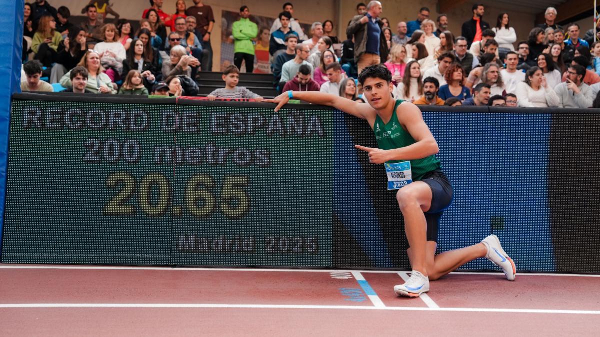 Adrià Alfonso revienta el récord de España de los 200 metros con 20.65