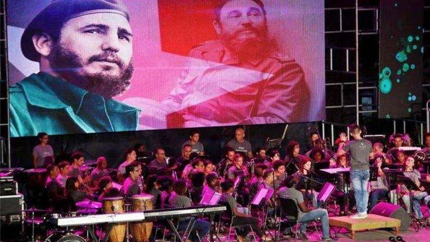 El Parlamento de Nicaragua rinde tributo a Fidel Castro en el aniversario de muerte