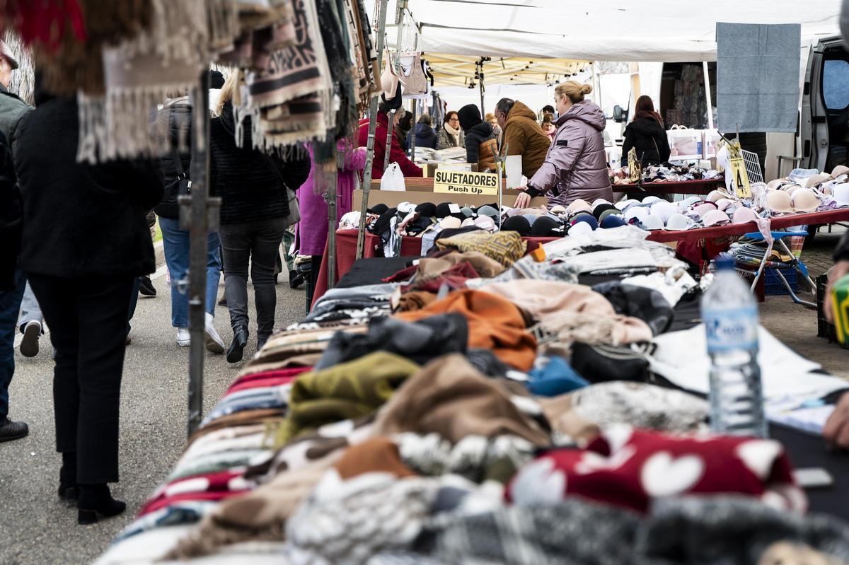 Los vendedores del mercado franco de Cáceres muestran su descontento ante la negativa municipal a celebrar dos jornadas extraordinarias Los vendedores del mercado franco de Cáceres muestran su descontento ante la negativa municipal a celebrar dos jornadas extraordinarias