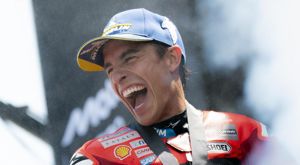 Marc Márquez (Ducati) celebra su gran triunfo de hoy, domingo, en Aragón. Marc Márquez (Ducati) celebra su gran triunfo de hoy, domingo, en Aragón.