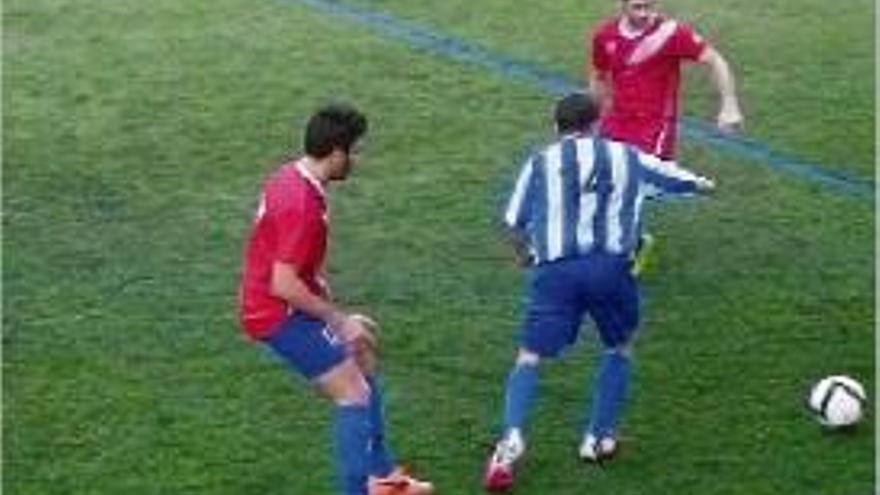 Un Anoia eufòric apallissa el Montserrat en el derbi