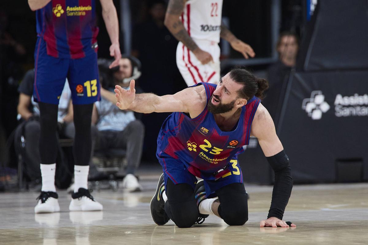 Shengelia se duele de un golpe pese a que ser el infractor en una personal.