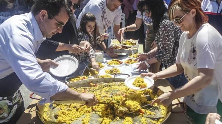 Paella popular para cerrar las fiestas de la santísima Cruz