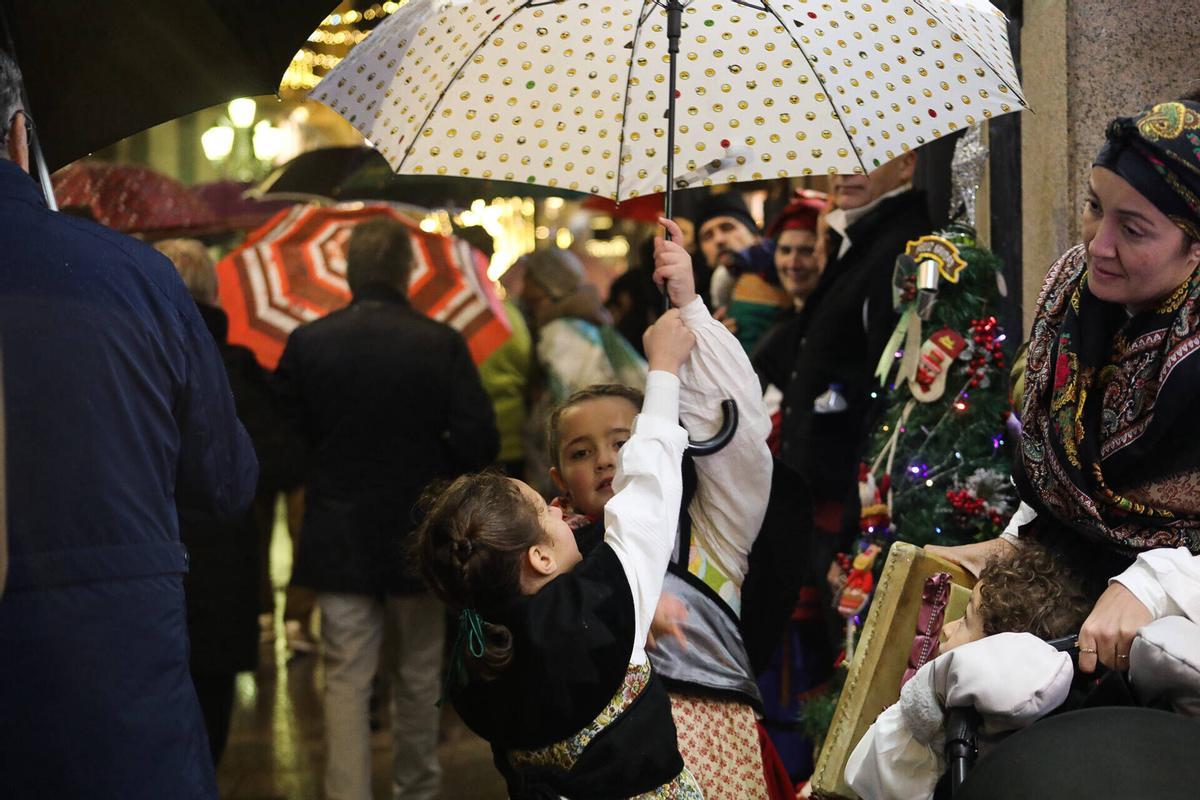GALERÍA | Desfile de ramos de Navidad en el centro de Zamora