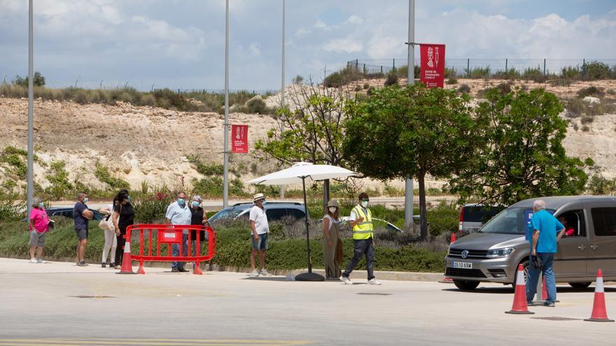 Provinsen Alicante överskrider återigen det maximala dagliga rekordet för den femte vågen av pandemin med ytterligare 977 positiva coronavirus