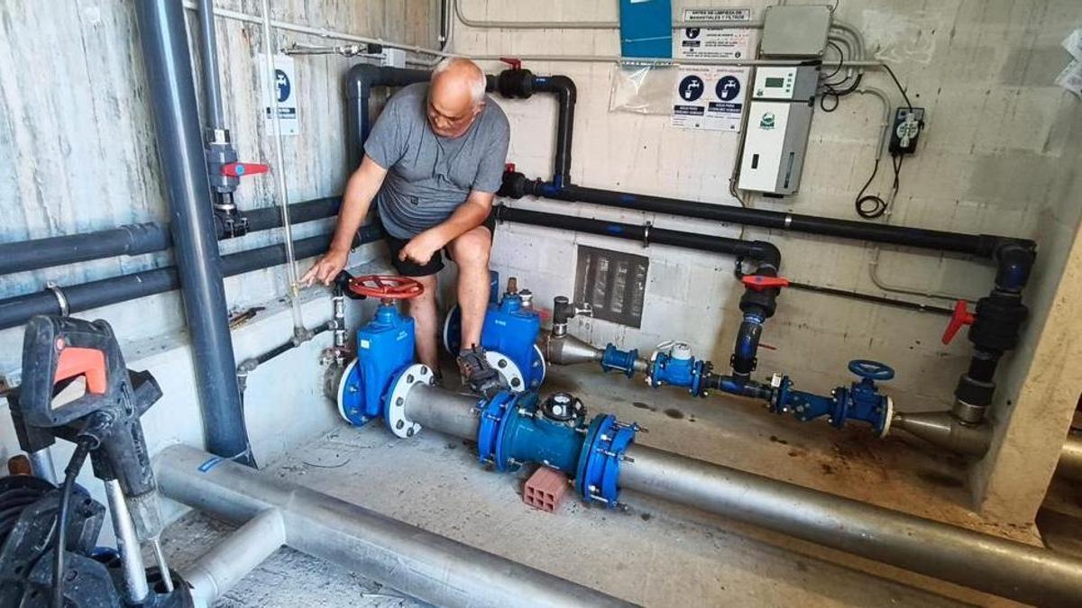 Trabajo de revisión del nivel del agua.