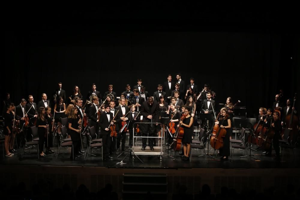 La gran afluencia de público obliga a la Joven Orquesta de Torrevieja a doblar su concierto en el Centro Cultural Virgen del Carmen