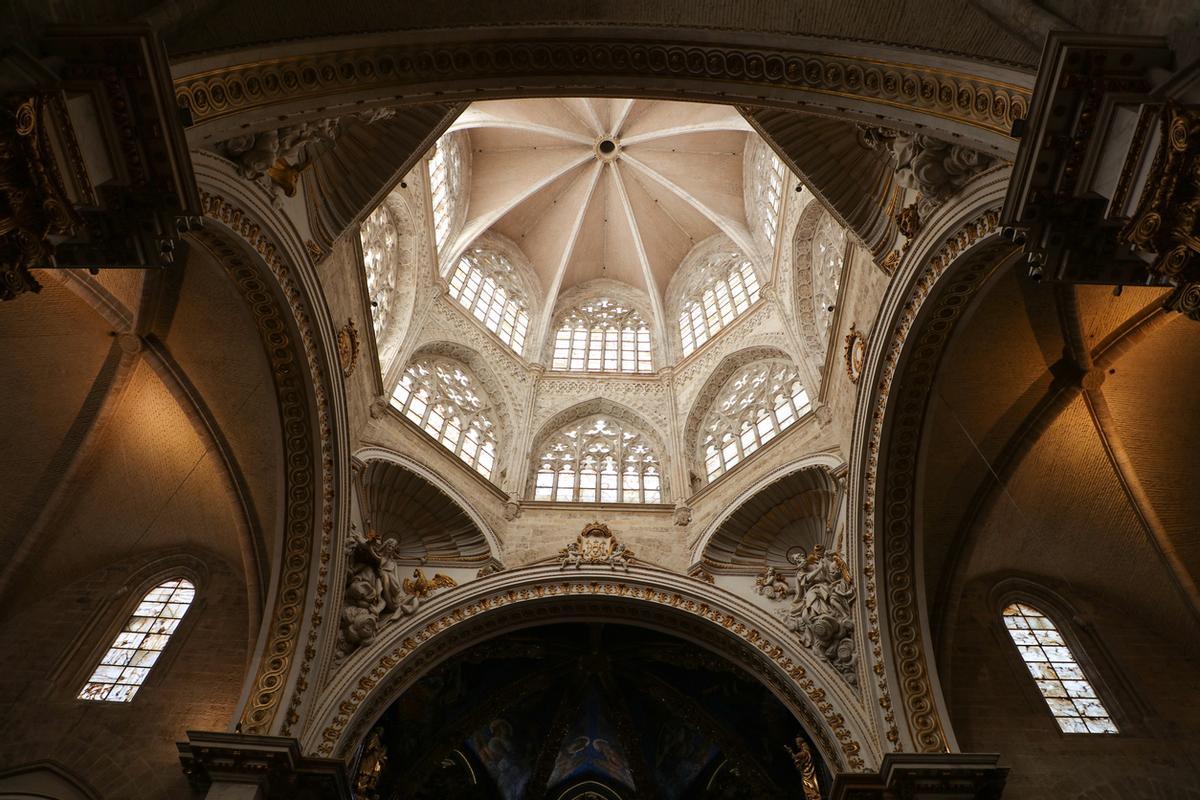 La magnífica cúpula de corona el cimborrio