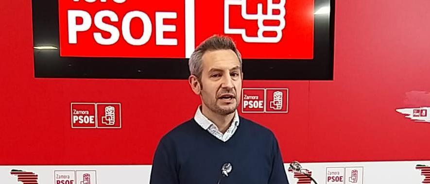 Carlos Rodríguez, en una rueda de prensa celebrada en la sede del PSOE