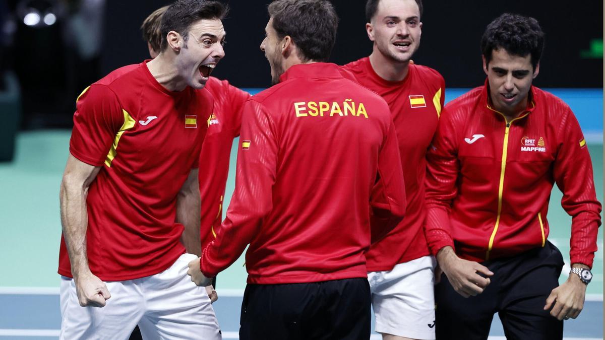 Los jugadores de España en las semifinales de la Copa Davis ante Kevin Krawietz y Tim Puetz en el Fiere Exhibition Centre en Bolonia, Italia.