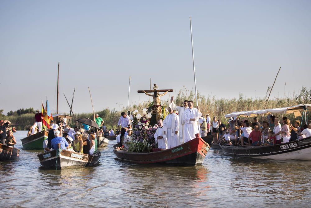 El Cristo del Palmar surca las aguas de l'Albufera