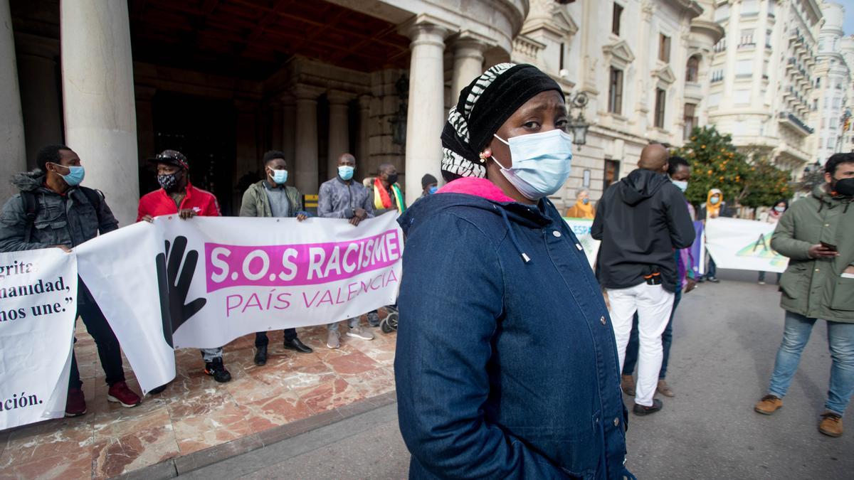 Manifestación contra una agresión verbal racista en la ciudad de València.