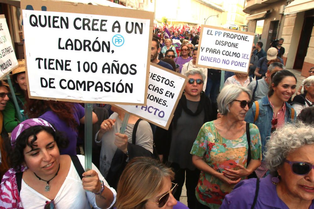 Casi 300 personas se concentran en la plaza de la Merced contra la violencia machista