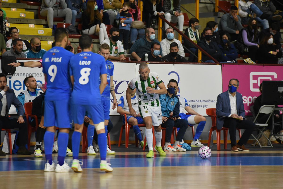 Las imágenes del partido entre el Córdoba Futsal y el Valdepeñas