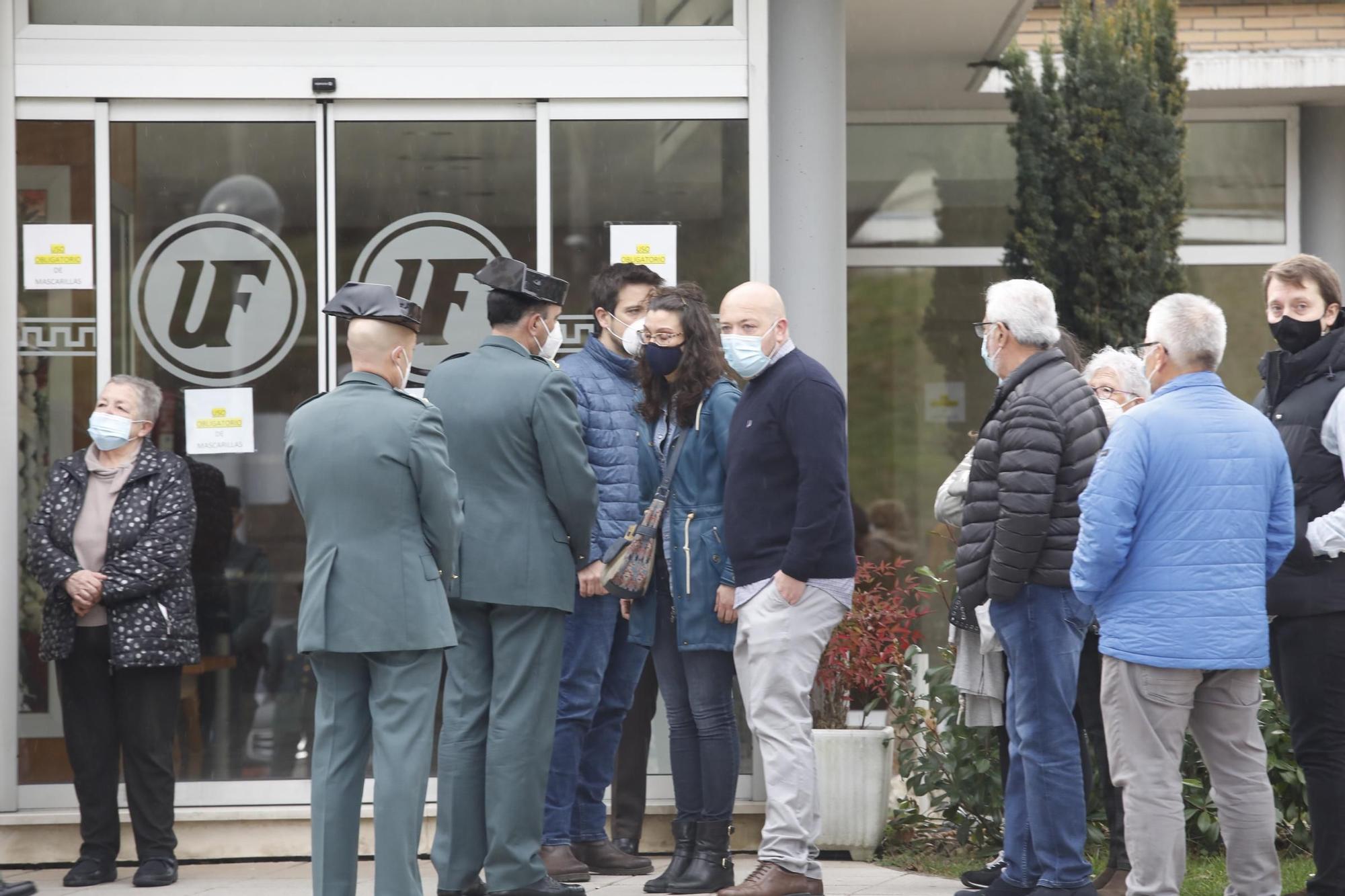 Despedida en el tanatorio al guardia civil atropellado en Mieres