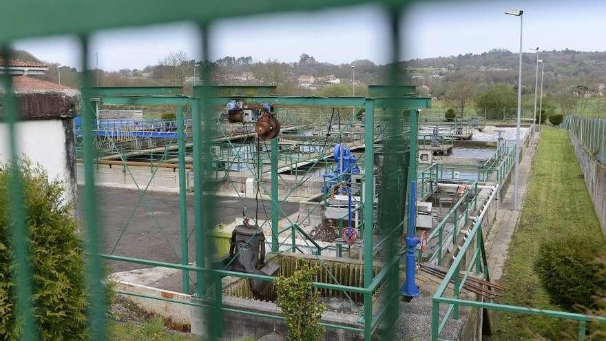 Una de las obras precisas pasaría por dotar a la depuradora de un tanque de tormentas. // Bernabé/Javier Lalín