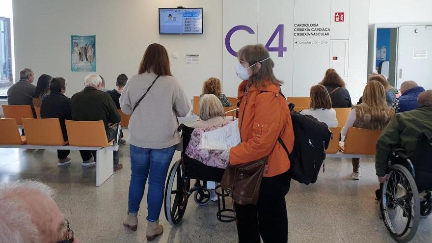 Pacientes en el Álvaro Cunqueiro. // M. G. Brea