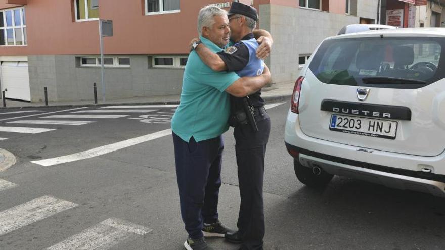 La simpatía de Pepe, policía de Gáldar, se hace viral