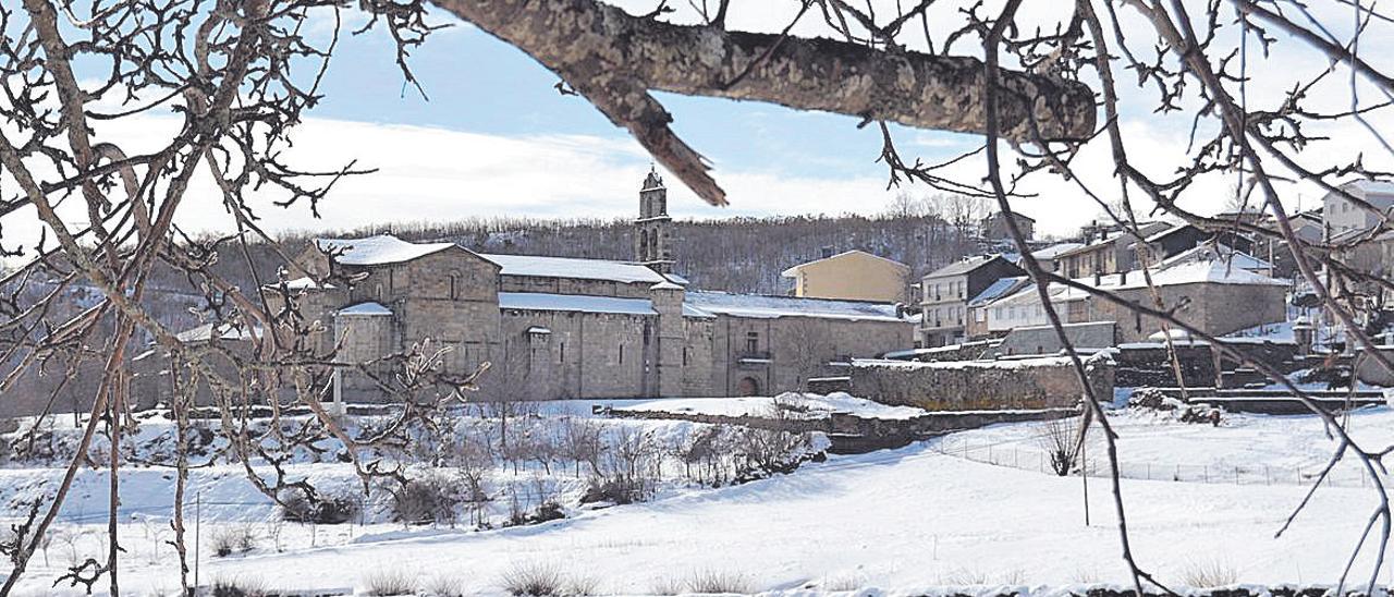 SANABRIA NIEVE NEVADA Aspecto que presentaba el pueblo de San Martín de Castañeda, cubierto por la nieve.