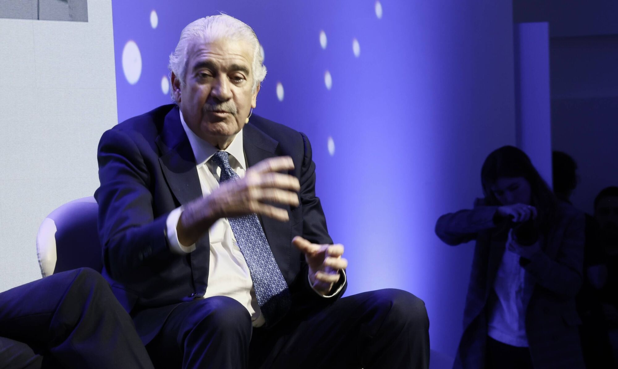 José Bogas, consejero delegado de Endesa y Marti Saballs, director de información económica en Prensa Ibérica, dialogan sobre el impulso que debe darse a la energía.