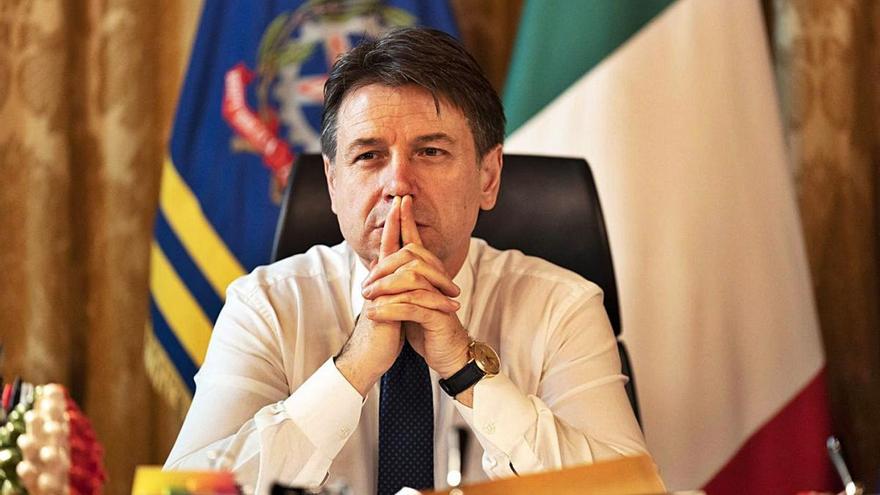 Conte presenta la dimissió per buscar un Govern  que tingui més suports