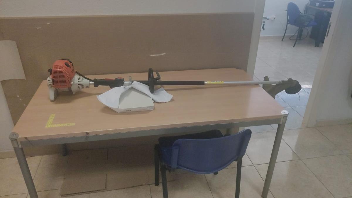 La desbrozadora recuperada en El Campello.