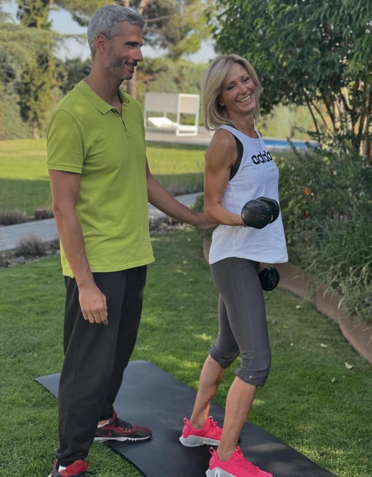 Susanna Griso aprovecha su enorme jardín para entrenar