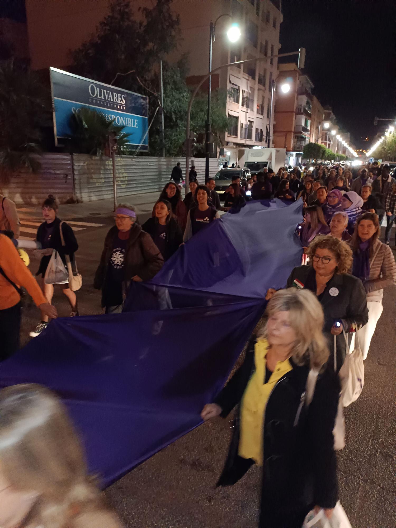 Una manifestación clama en Alzira contra la violencia machista
