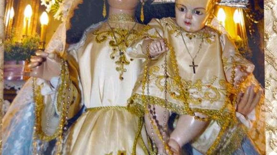 Los dos rosarios de oro robados a la Virgen en Cangas.  // Gonzalo N.