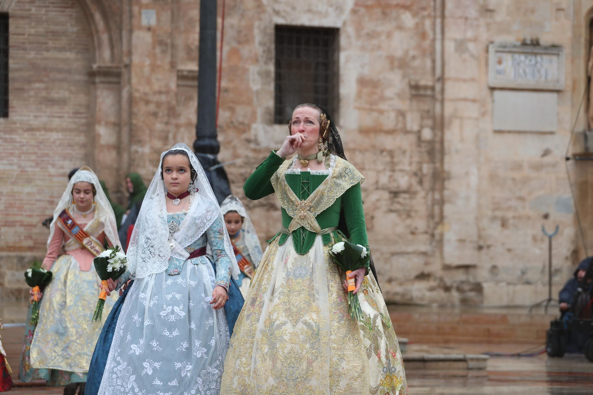 Búscate en el primer día de ofrenda por la calle de la Paz (entre las 17:00 a las 18:00 horas)