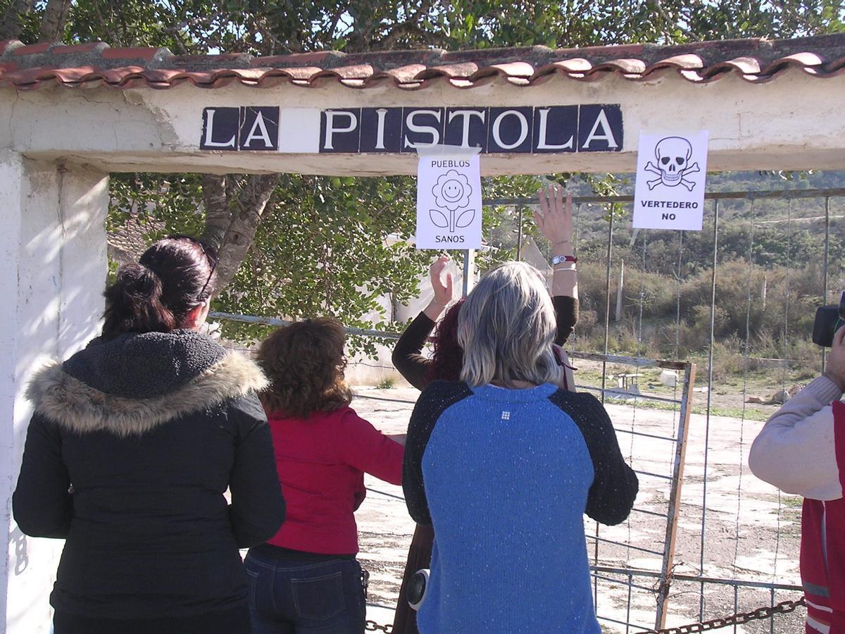 Acceso a la finca de La Pistola en Torremendo (Orihuela), en una imagen de archivo