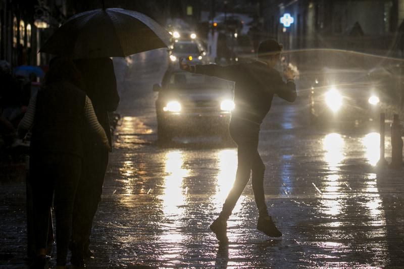 19.10.18. Las Palmas de Gran Canaria. Persistentes lluvias en la capital. Foto Quique Curbelo  | 19/10/2018 | Fotógrafo: Quique Curbelo