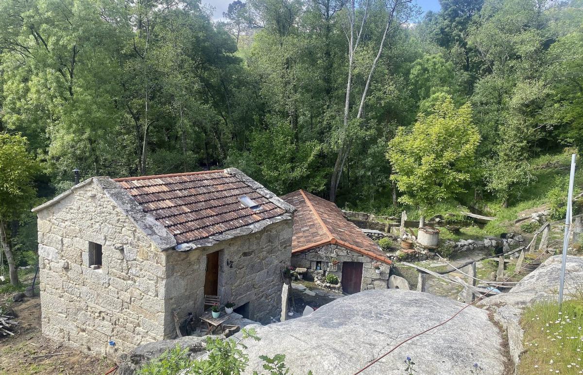 Viviendas deshabitadas y pendientes de restauración en el municipio de Boborás. | CEDIDA