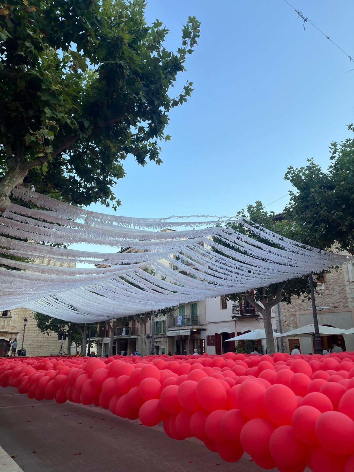 FOTOS | El multitudinario desfile de carrozas viste de color las calles de Alaró FOTOS | El multitudinario desfile de carrozas viste de color las calles de Alaró