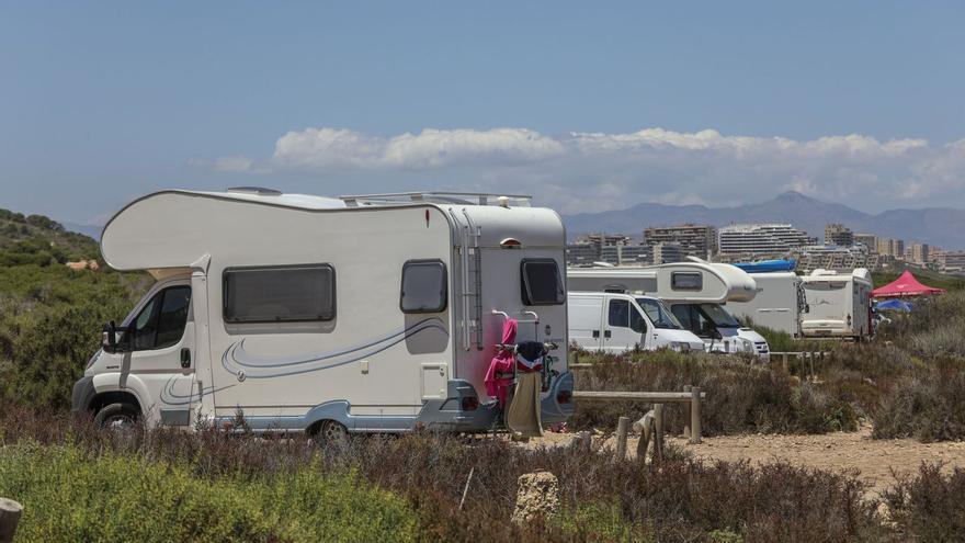 Santa Pola quiere regular junto a Elche la presencia de autocaravanas bajo el cabo