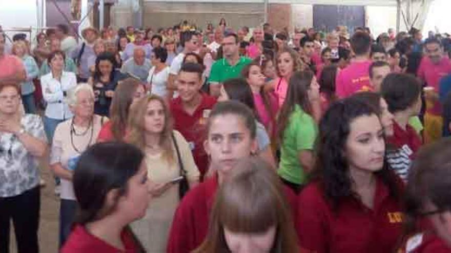 Asistentes al pregón, en la pasada edición de las fiestas de Sanzoles en honor de san Sebastián.