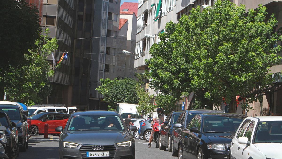 La calle  Ramón Cabanillas, uno de los puntos a los que no se puede acceder sin etiqueta medioambiental o autorización
