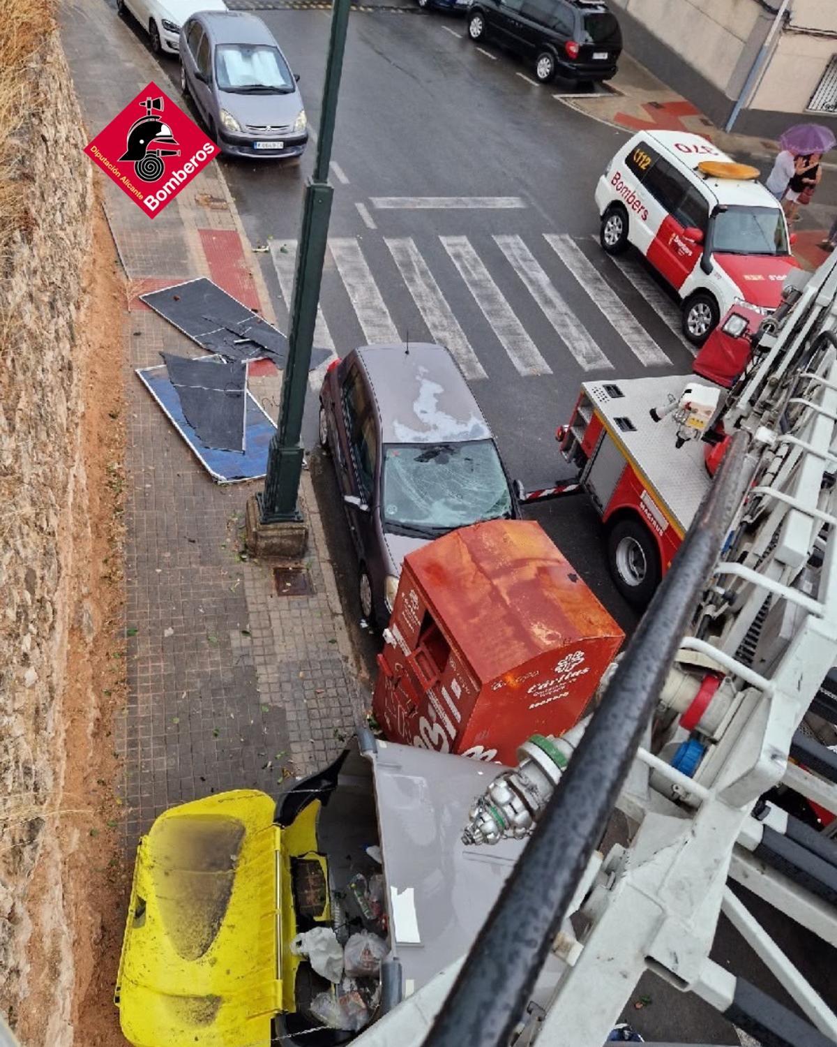 El temporal deja 62 intervenciones de los bomberos en Alicante: Alcoy, el municipio más afectado con 32 avisos El temporal deja 62 intervenciones de los bomberos en Alicante: Alcoy, el municipio más afectado con 32 avisos