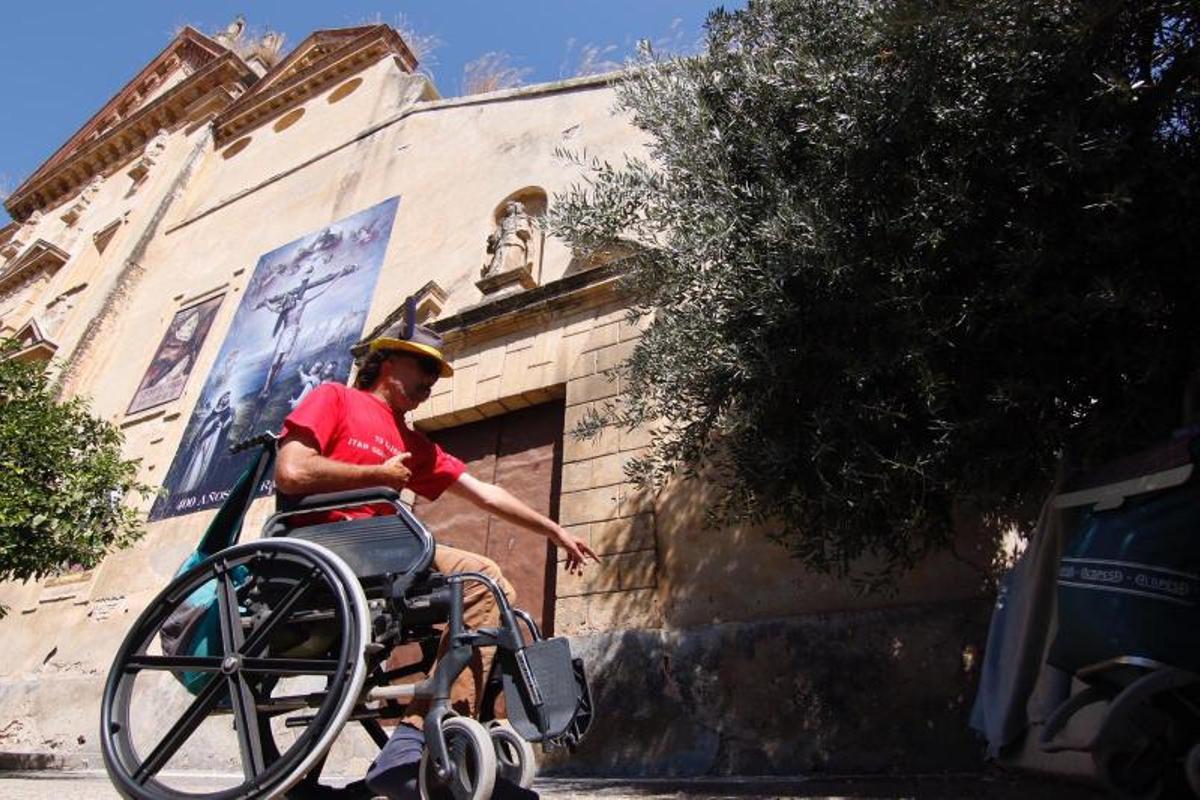 Hallado muerto un indigente de 53 años en la puerta de la iglesia del Rescatado