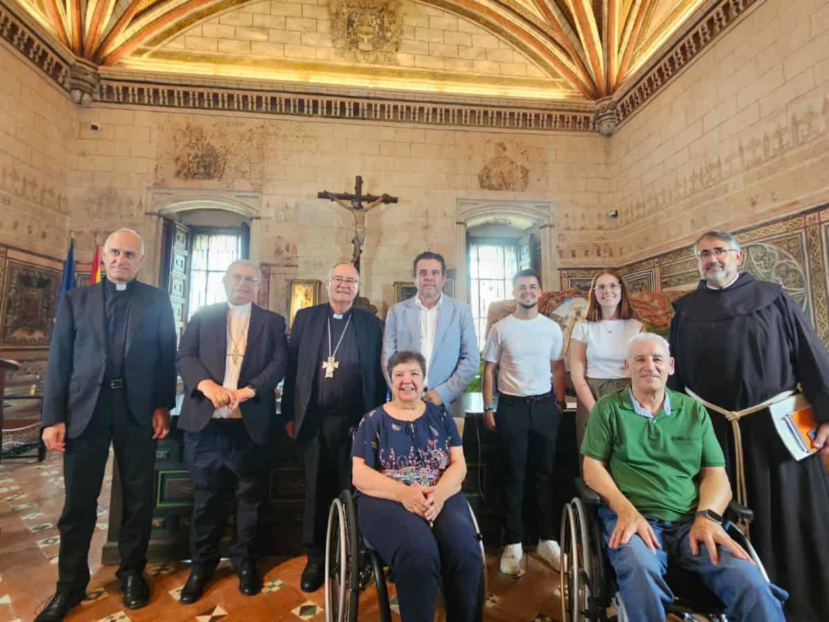 Integrantes de la asociación ASDIVI, ayer, en la presentación del Año Santo.