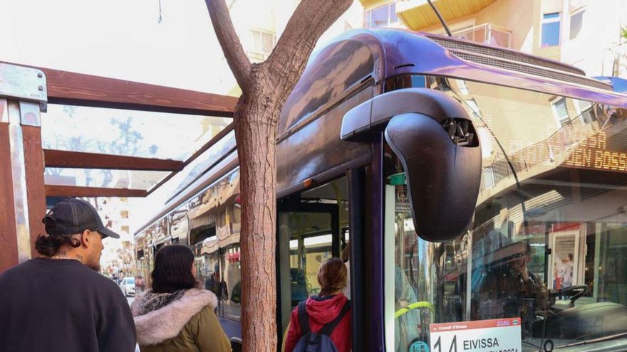 Sant Josep pedirá al Consell que el bus que va hasta es Cubells amplíe sus horarios