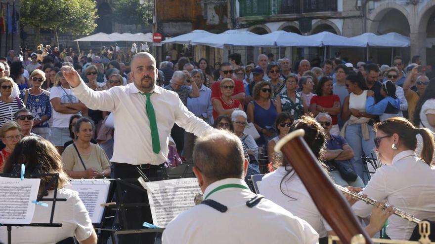 La Banda de Música despide San Agustín a ritmo de pasodoble y banda sonora: "La música nos alegra el alma"