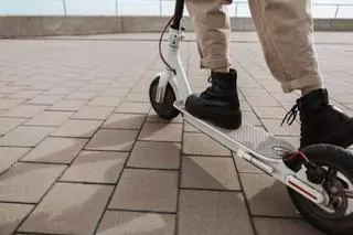 ¿Puedes llevar tu patinete en el transporte público? Estas son las ciudades que lo prohíben