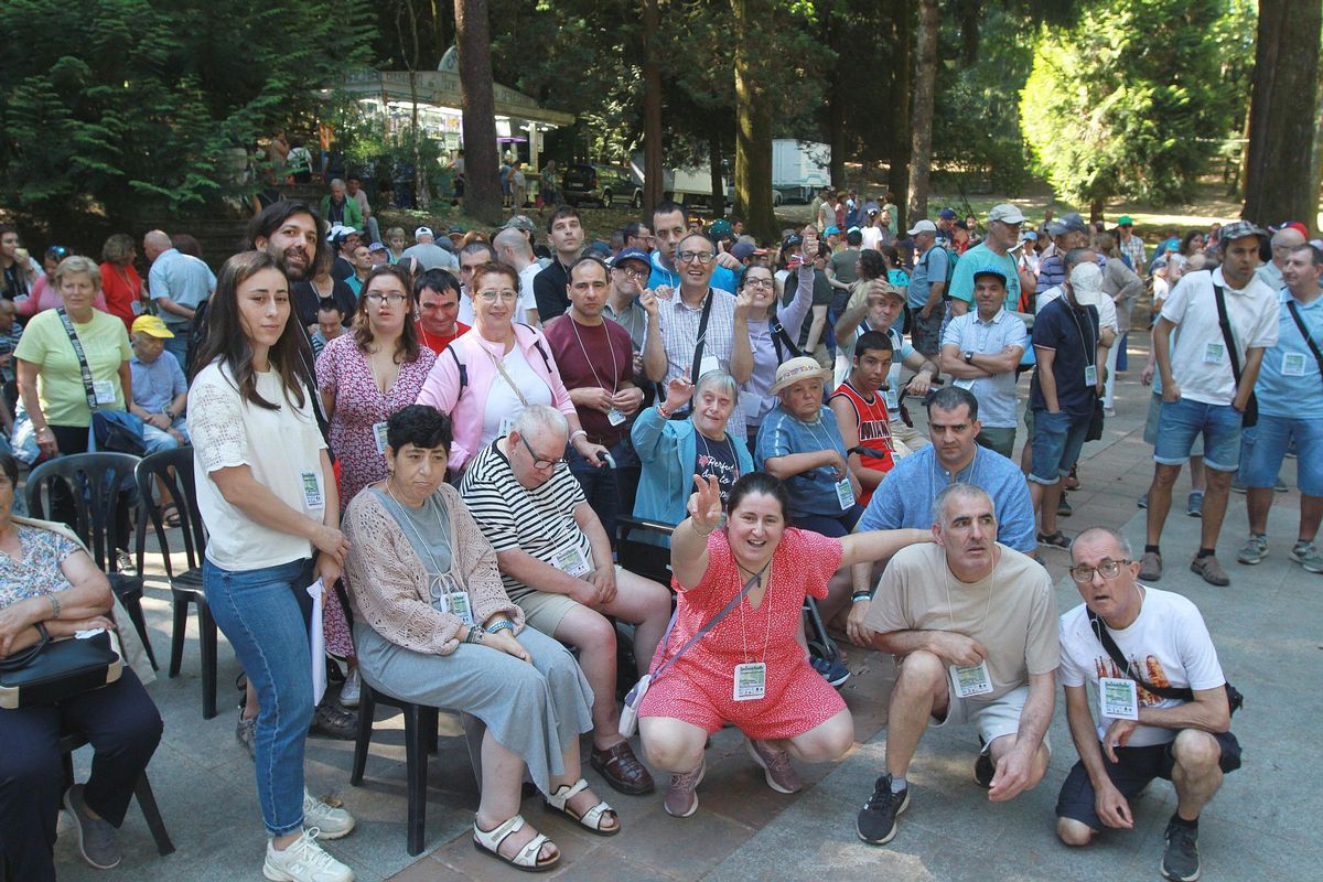 La jornada incluyó comida popular, actuaciones musiciales, concurso de repostería y campeonato de juegos de mesa.